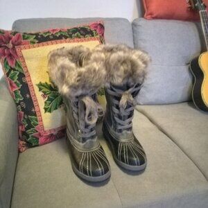 WOMENS SIZE 6 LONDON FOG BOOTS